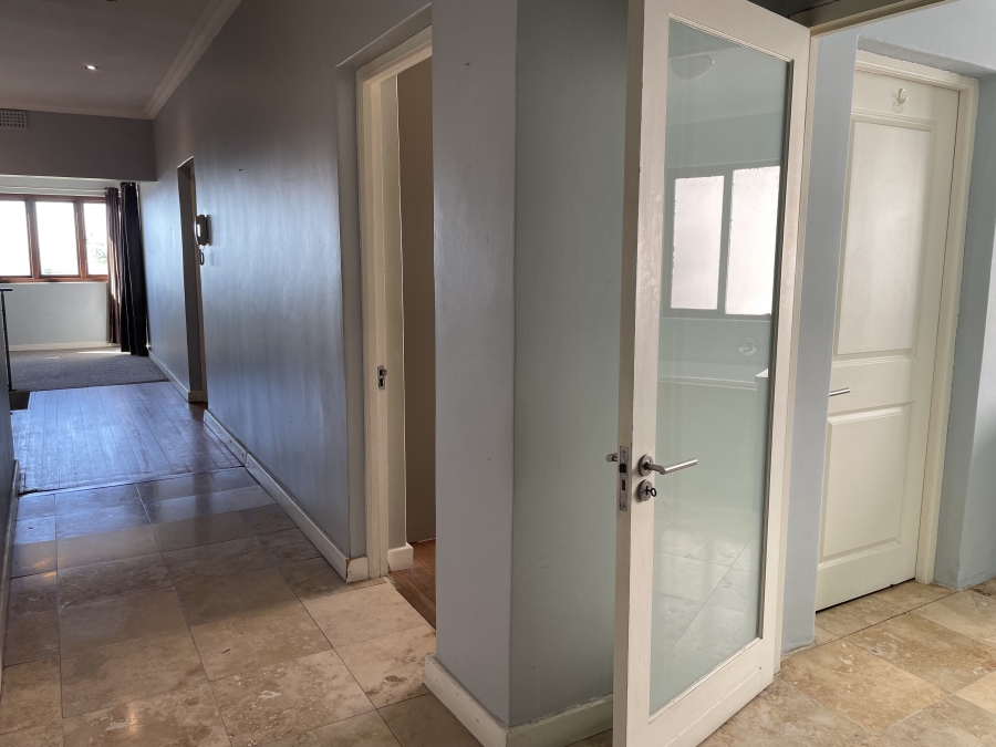 To Let 3 Bedroom Property for Rent in Vredehoek Western Cape